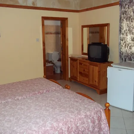 Konukevi San Antonio 4*