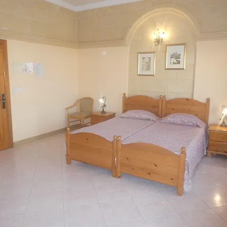 Konukevi San Antonio 4*