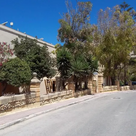 Konukevi San Antonio 4*